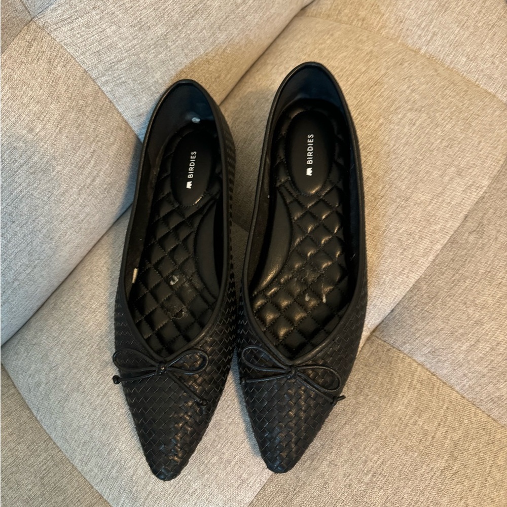 Birdies black ballet flats. Pointed toe.